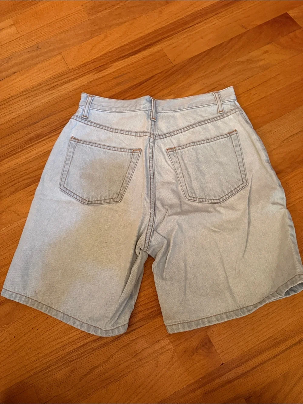 Eddie Bauer Light Wash Denim women’s petite 6 Shorts